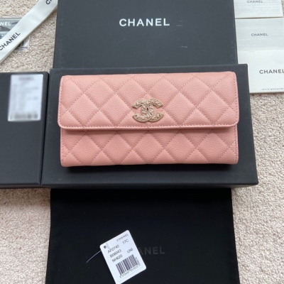 Chanel香奈兒 小香進口義大利細顆粒牛皮 貨號:AP2740 尺寸:w19×h10.5×d3cm 顏色:粉色球紋金色嘜