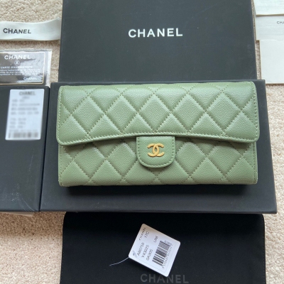 Chanel香奈兒 小香進口義大利顆粒小牛皮 貨號:A80758 尺寸:w19×h10.5×3cm 顏色:綠色細球紋皮金色鋼嘜