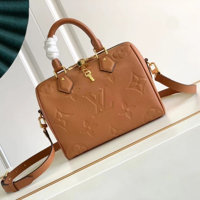 LV路易威登 LOUIS VUITTON LV路易威登 M59273 M58947黑色Speedy Bandoulière 25 手袋於 2023 秋季 Wild at Heart 膠囊系列矚目再現，為 Monogram Empreinte