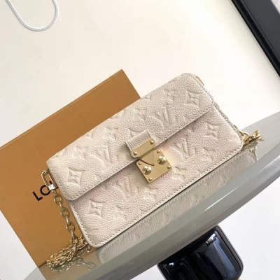 LV路易威登 M82637 M82836 鏈條包系列 Wallet On Chain Metis 鏈條手袋 取材粒面 Mjs Monogram Empreinte 皮革，上面壓印品牌 Monogram 圖案。外