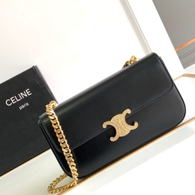 Celine 2024全新系列 TRIOMPHE鑽扣牛皮革鏈條肩背包 全新限定TRIOMPHE 鏈條肩背包 全新出鑽扣凱旋門系列鏈條腋下包 牛皮皮質+滿鑽凱旋門鎖扣 重工鑽扣超有質感 氣質拉滿 小巧精緻的包型 日常百搭各種風格不會突兀 高級