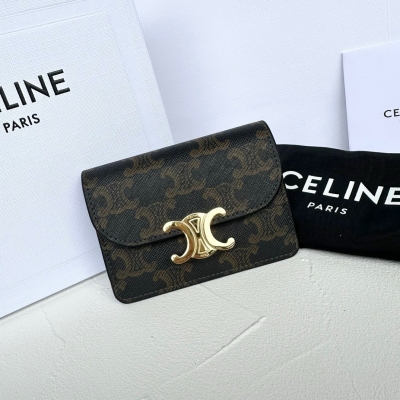 Celine TRIOMPHE 老花標識印花翻蓋卡包黃褐色 尺寸:10X7.5X2釐米 型號:101583