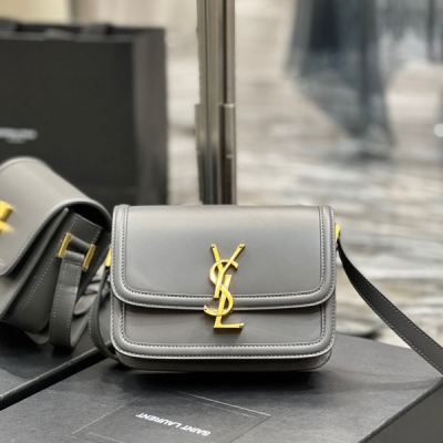 YSL聖羅蘭Yves Saint Laurent SOLFERINO BOX 灰色金扣 19cm 必火爆款，還沒上市就攻陷了整個時尚圈，懷舊左岸，靈感來自巴黎左岸街名Rue De Solferino為名！包包採用原廠細牙籤紋Box牛皮，