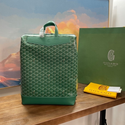 Goyard戈雅 新款Cisalpin登山包出貨，為了安全地放置您的物品並方便隨時取用，Cisalpin背包設計了一個全方位拉鍊，在必要時可以保持包口敞開，內部物品一目了然，含有一個無內襯內袋，最大限度地減輕了重量，此包可兩用，雙肩與手提，