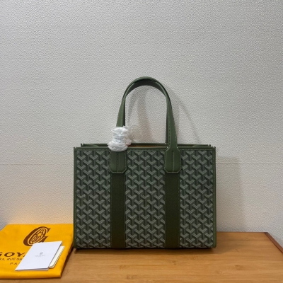 Goyard(戈雅)為慶祝Goyard成立170周年，特推出了此款villette托特包特別版，標誌性Goyarddine編織帆布版，villette托特包的四方形以及其結構與柔軟的獨特混合，此款可手提可肩背，男女通用，超大容量，兩個尺寸，