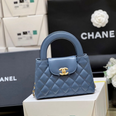 Chanel香奈兒 2023K 秋冬系列 超火爆Kelly包 眾所期待的23k Kelly包來啦 專櫃都買不到，全部要溢價 看到實物才知道物有所值 真的太經典太好看了！包包實際不大，上身很好搭配！實用性極高！一定要買 原廠正品bodin 復