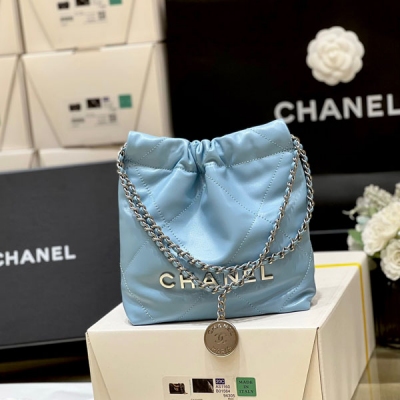 Chanel香奈兒 新顏色淺藍色 2024S 春夏系列 大爆款 mini 22 bag 作為全球搶購的大爆款！無疑又是溢價款！非常難買！23s這只mini 22真的是太好看了 上身太好搭配了，容量也超級大 手拎斜挎都可以 經典耐看 獨家原廠