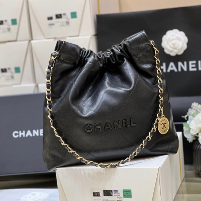 Chanel香奈兒 2024k垃圾袋 正品開發，無色差 黑色魚子醬皮配槍色五金，簡直絕配 中號正品購入 獨家原廠牛皮 本季最火最值得入手的系列，它的名字叫22 bag，小香凡是以數字命名的都必火爆 也一定會成為經典 超級時尚和大氣，非常好搭