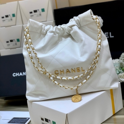 Chanel香奈兒 2024cc 春夏火爆22 bag垃圾袋 中號正品購入開發 獨家原廠方框小牛皮 本季最火最值得入手的系列，它的名字叫22 bag，小香凡是以數字命名的都必火爆也一定會成為經典超級時尚和大氣，非常好搭配，那就對啦背上就是頂