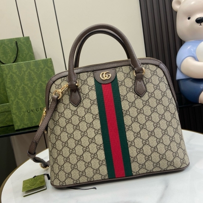 GUCCI古馳 新品 Ophidia系列中號手提包。Ophidia系列以新意款式獻禮早秋系列。這款手提包採用米色和烏木色GG Supreme帆布製作，搭配可拆卸可調節肩帶。品牌條紋織帶元素和雙G造型配件為這款單品添姿加彩。米色和烏木色GG