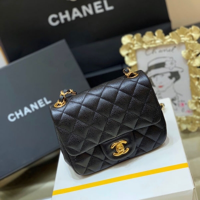 Chanel香奈兒 全新至尊版本 純原廠CF方胖子 經典款之Classic flap bag 皮料：歐洲原廠Haas正品牛皮 五金：義大利進口24k鍍厚金鋼鎖 貨源稀少，經常容易斷貨 整個包的手感與真品完美達成一致 方胖子17cm