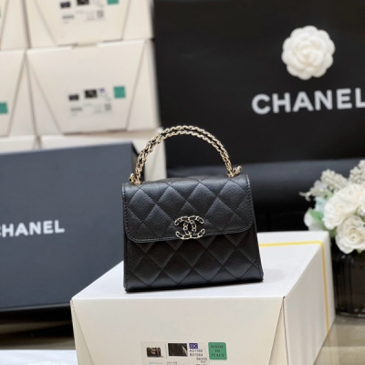 Chanel香奈兒 2024P 春夏預告系列 本季最火最火的Kelly牛皮手柄包 店裡的大爆款，非常經典 真的非常難買，代購都要溢價！實物真的超級超級好看，一定要買 還是貼心的荔枝牛皮 獨家原廠正品haas荔枝牛皮 小號3237（豎款）尺寸