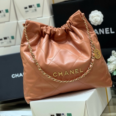 Chanel香奈兒 2024cc 春夏火爆22 bag垃圾袋 中號正品購入開發 獨家原廠方框小牛皮 本季最火最值得入手的系列，它的名字叫22 bag，小香凡是以數字命名的都必火爆也一定會成為經典超級時尚和大氣，非常好搭配，那就對啦背上就是頂