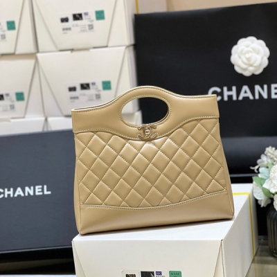 Chanel香奈兒 至尊版本 純原廠 31bag 2024S mini 31bag油蠟羊皮 新版本是平面油蠟羊皮！更顯檔次及耐用 經典中的天花板，超實用耐看 皮料：歐洲原廠bodin.joyeux油蠟羊皮 五金：義大利進口24k鍍厚金香檳色