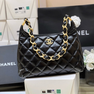 Chanel香奈兒 2024A 高級手工坊系列 正品購入開發 Chanel 2024A hobo腋下包 實物上身超級好看！永不過時的款 包自身非常輕巧，容量也非常好，手機錢包妥妥放 單肩或手拎都很時髦！超級推薦 原廠正品Bodin.joye